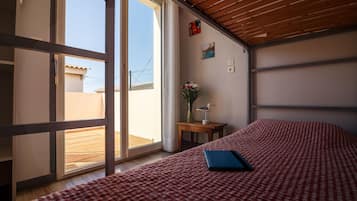 Habitación familiar, terraza | Ropa de cama de alta calidad y decoración individual