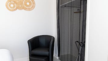 Standard Double Room, 1 Queen Bed | Premium bedding, individually decorated, individually furnished, desk