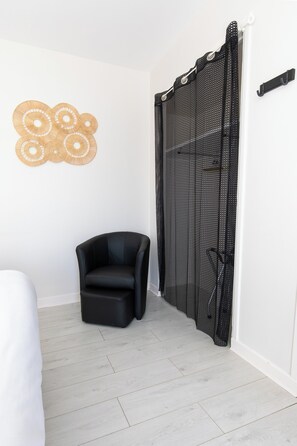 Standard Double Room, 1 Queen Bed | Premium bedding, individually decorated, individually furnished, desk