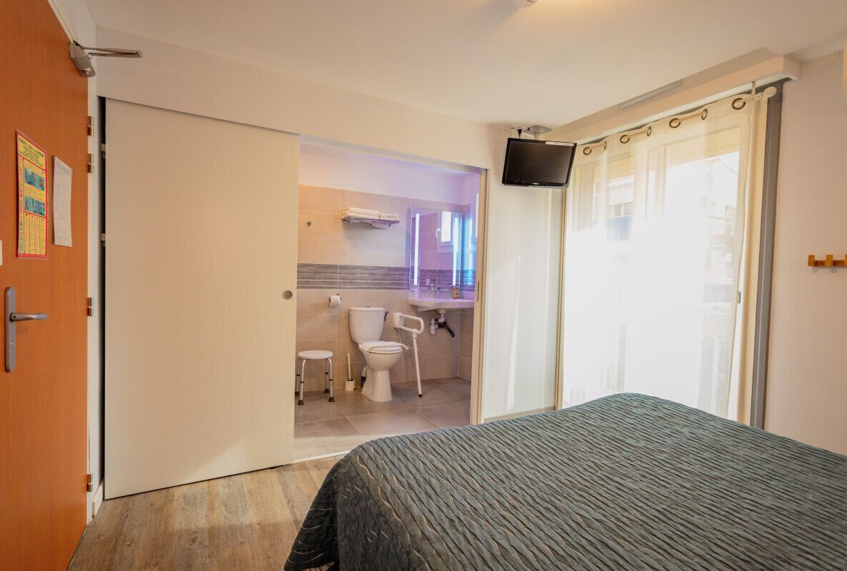 double room | premium bedding, individually decorated, individually furnished, desk