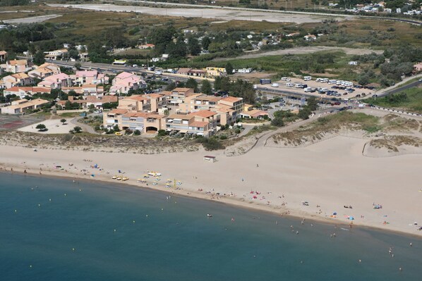 Una playa cerca, toallas de playa