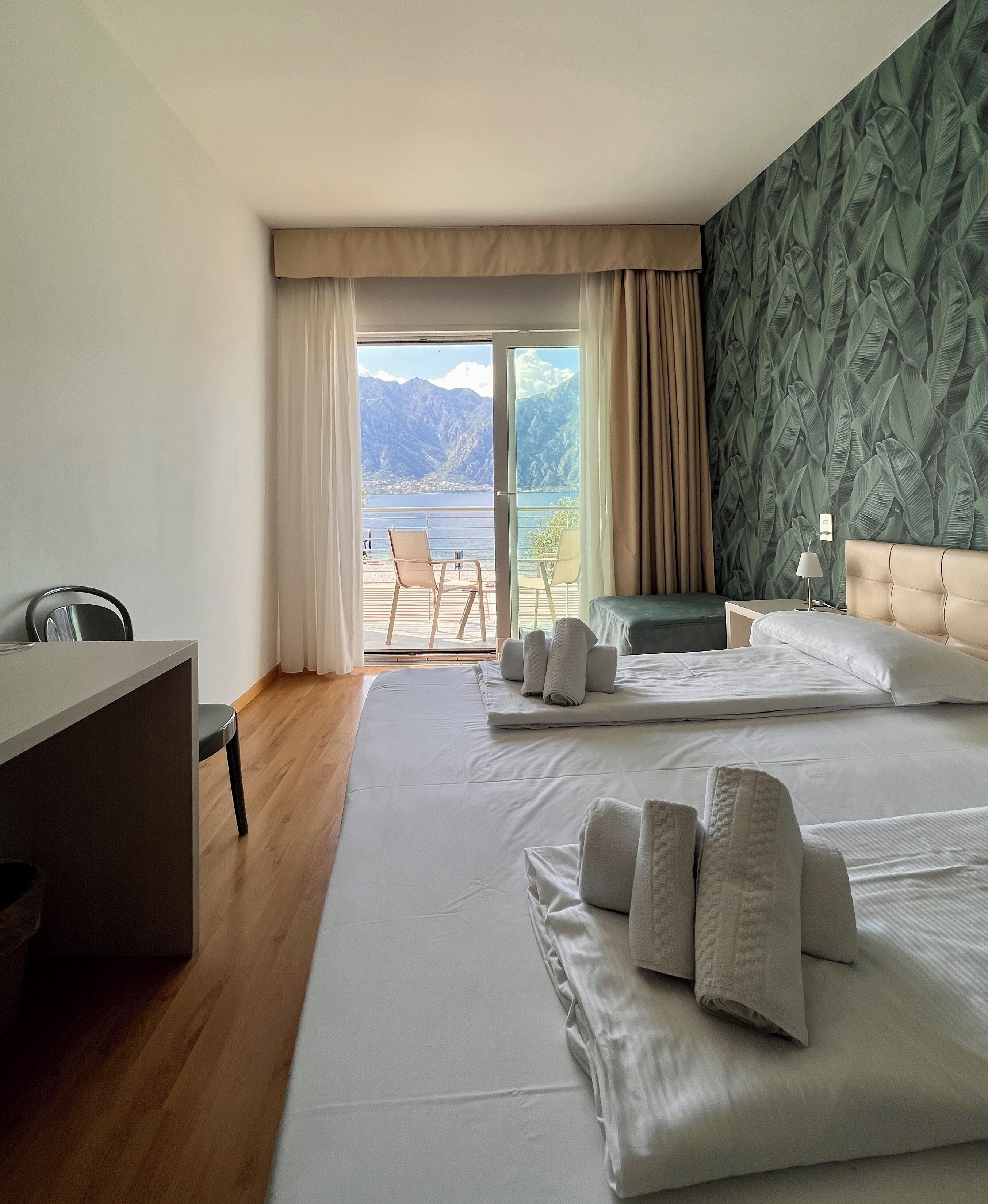 superior double room, balcony | in-room safe, desk, cots/infant beds, free wifi