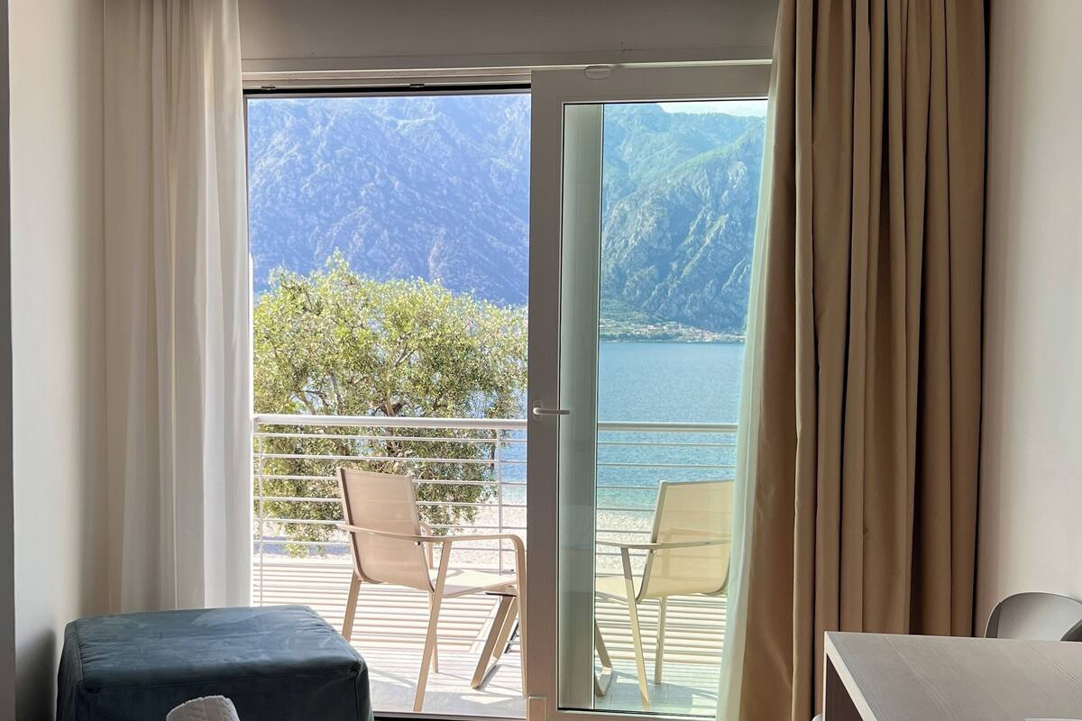 superior double room, balcony | in-room safe, desk, cots/infant beds, free wifi