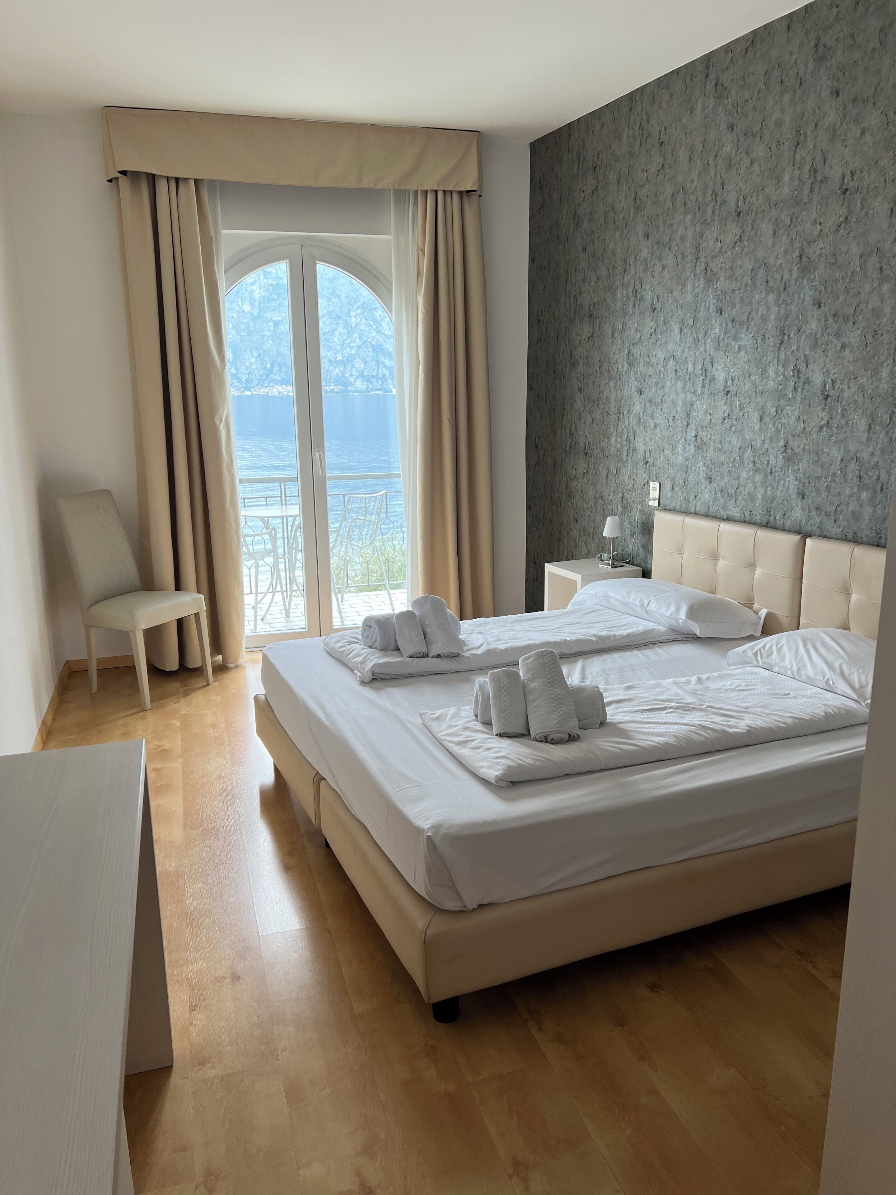 superior double room, balcony | in-room safe, desk, cots/infant beds, free wifi