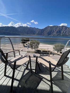 Superior tweepersoonskamer, balkon | Een kluis op de kamer, een bureau, babybedden, gratis wifi