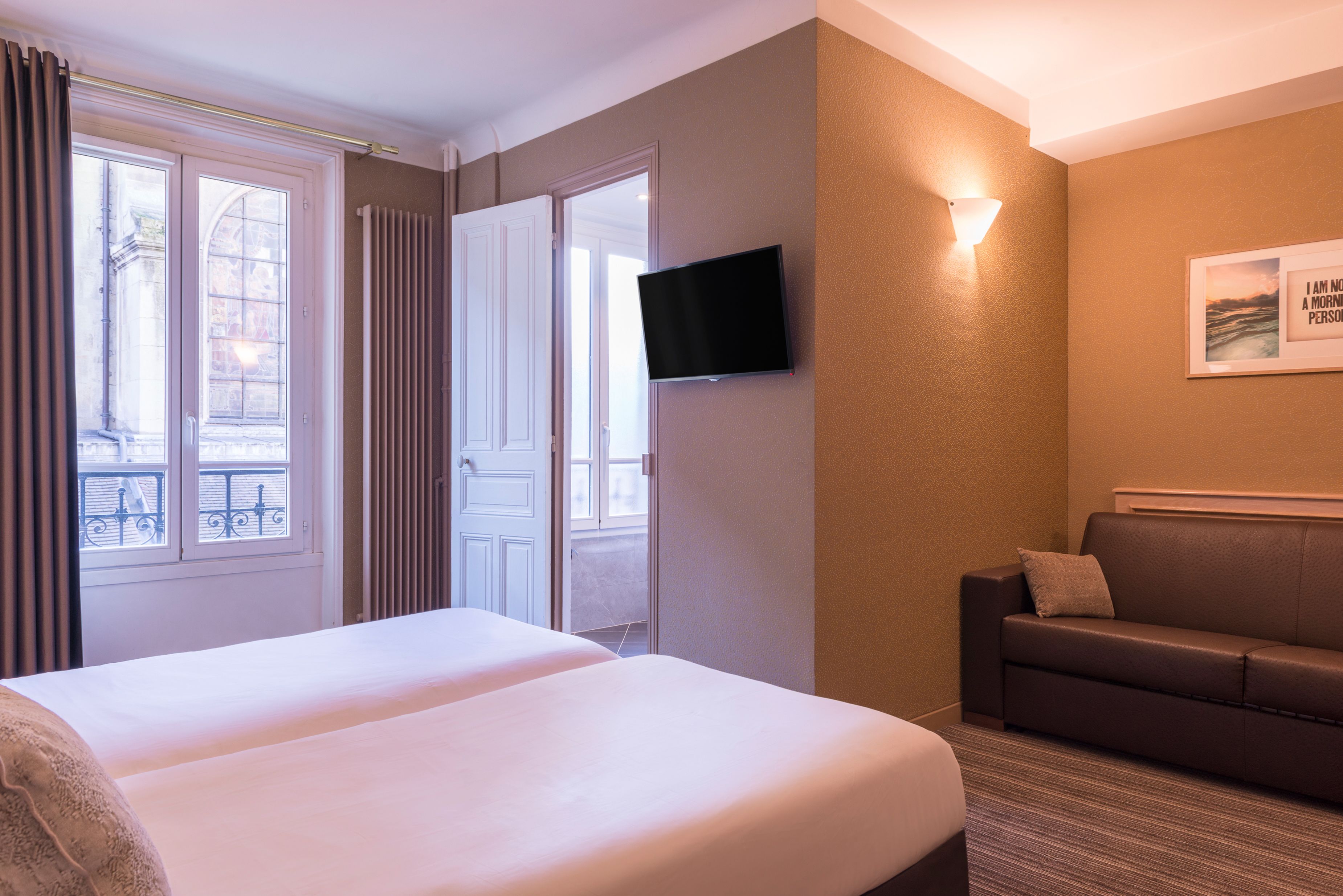 triple room | desk, blackout curtains, iron/ironing board, free wifi