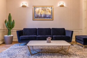 26-inch flat-screen TV with satellite channels, TV - Paris France (Paris)