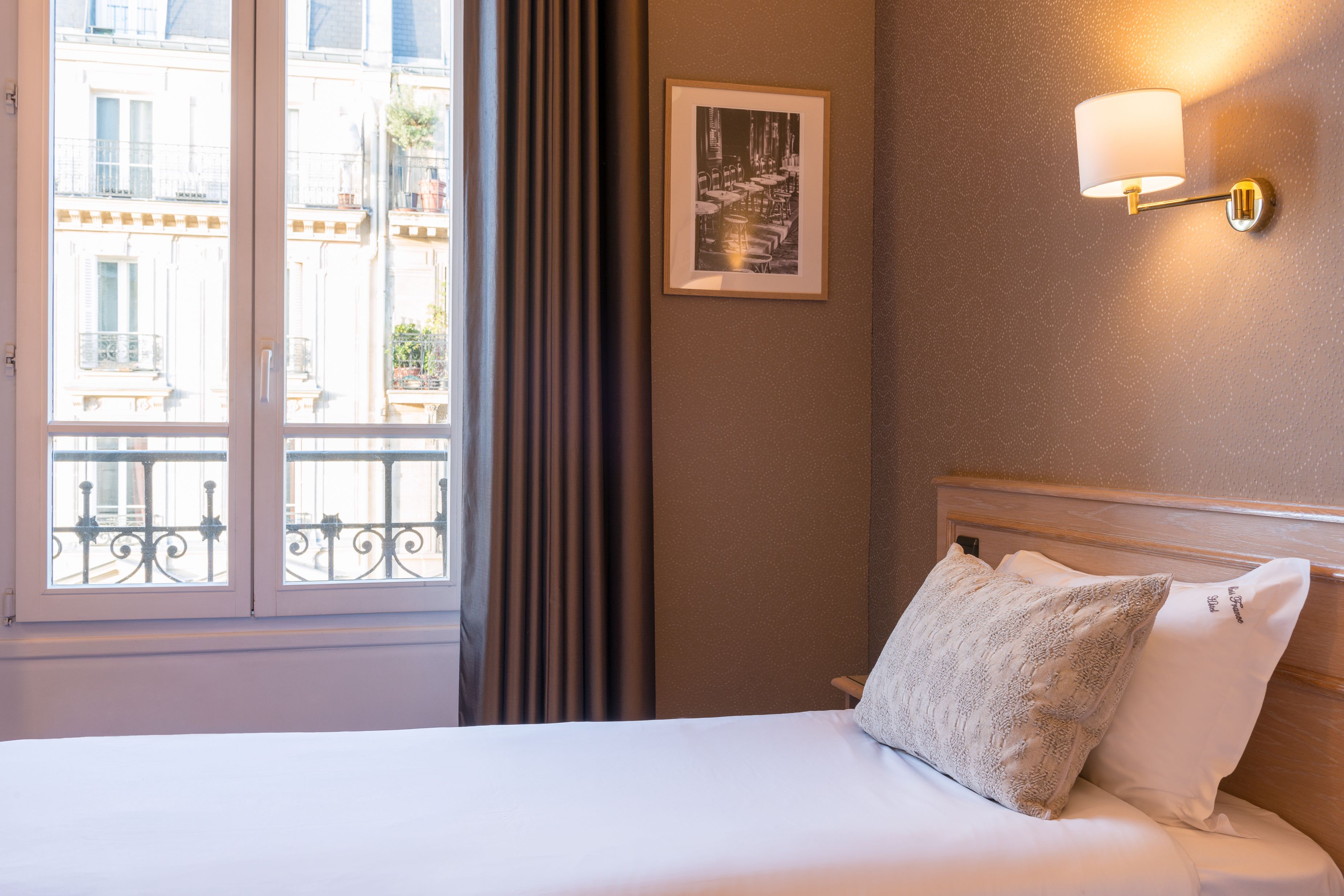 single room | desk, blackout curtains, iron/ironing board, free wifi