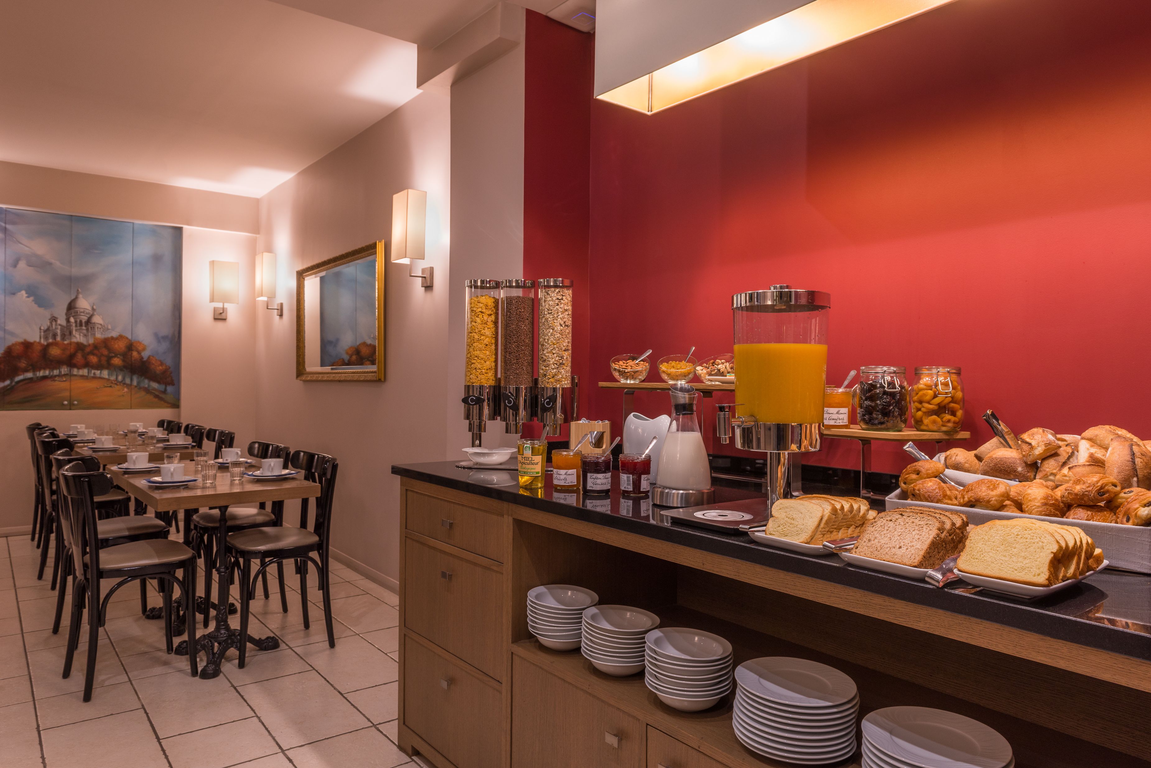 daily continental breakfast (eur 9 per person)