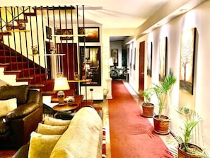 32-inch LED TV with cable channels, TV - Casa Bella Miraflores (Lima)
