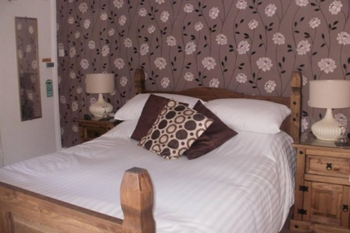Superior Double Room, Ensuite | Iron/ironing board, WiFi (free)