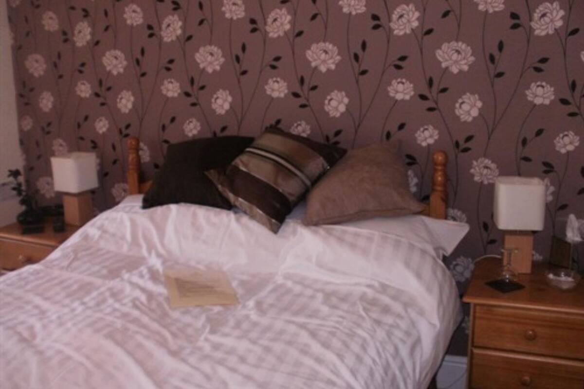 Superior Single Room, Ensuite | Iron/ironing board, WiFi (free)