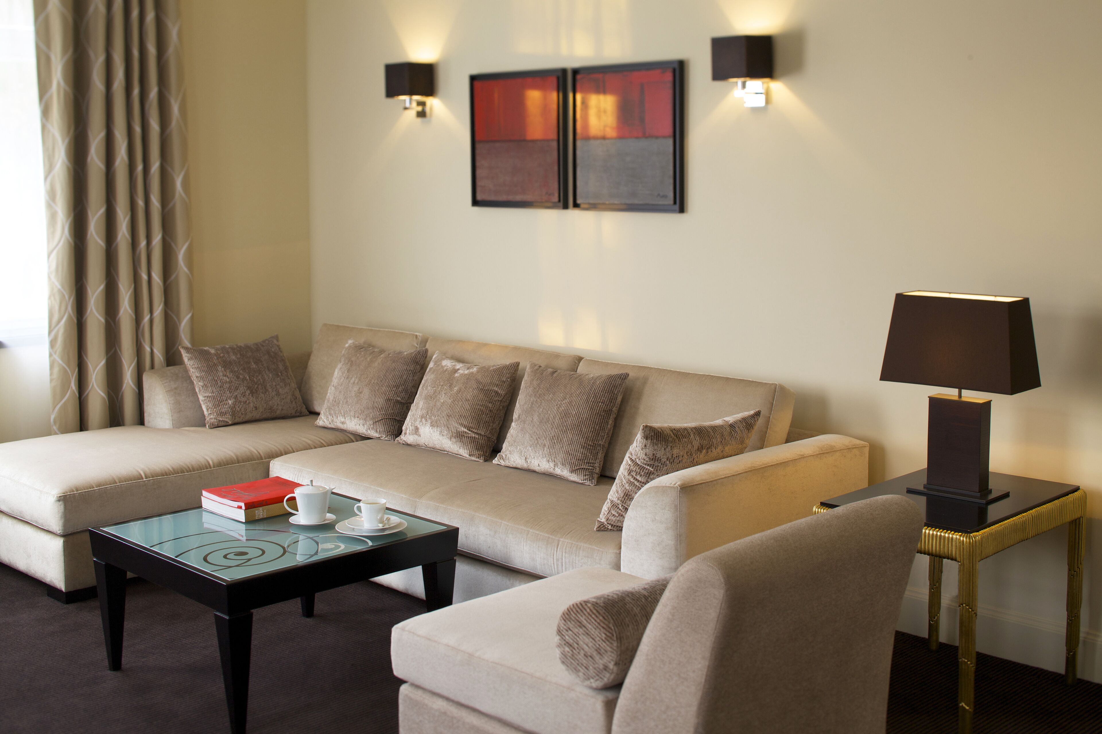 presidential apartment | living room | tv, ipod dock