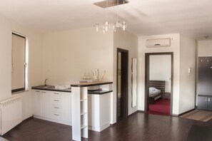 Fridge, microwave - La Mer (Agigea)