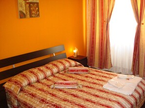 Premium bedding, down comforters, Select Comfort beds, minibar - Ave Rooms (Rome)