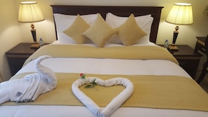 Studio | 1 bedroom, premium bedding, down comforters, Select Comfort beds