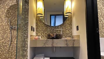 Deluxe Double Room Single Use, Balcony, Garden View | Bathroom | Rainfall showerhead, hair dryer, slippers, towels