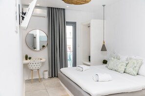 Double Room | Premium bedding, in-room safe, soundproofing, free WiFi - Korali Palace (Naxos)