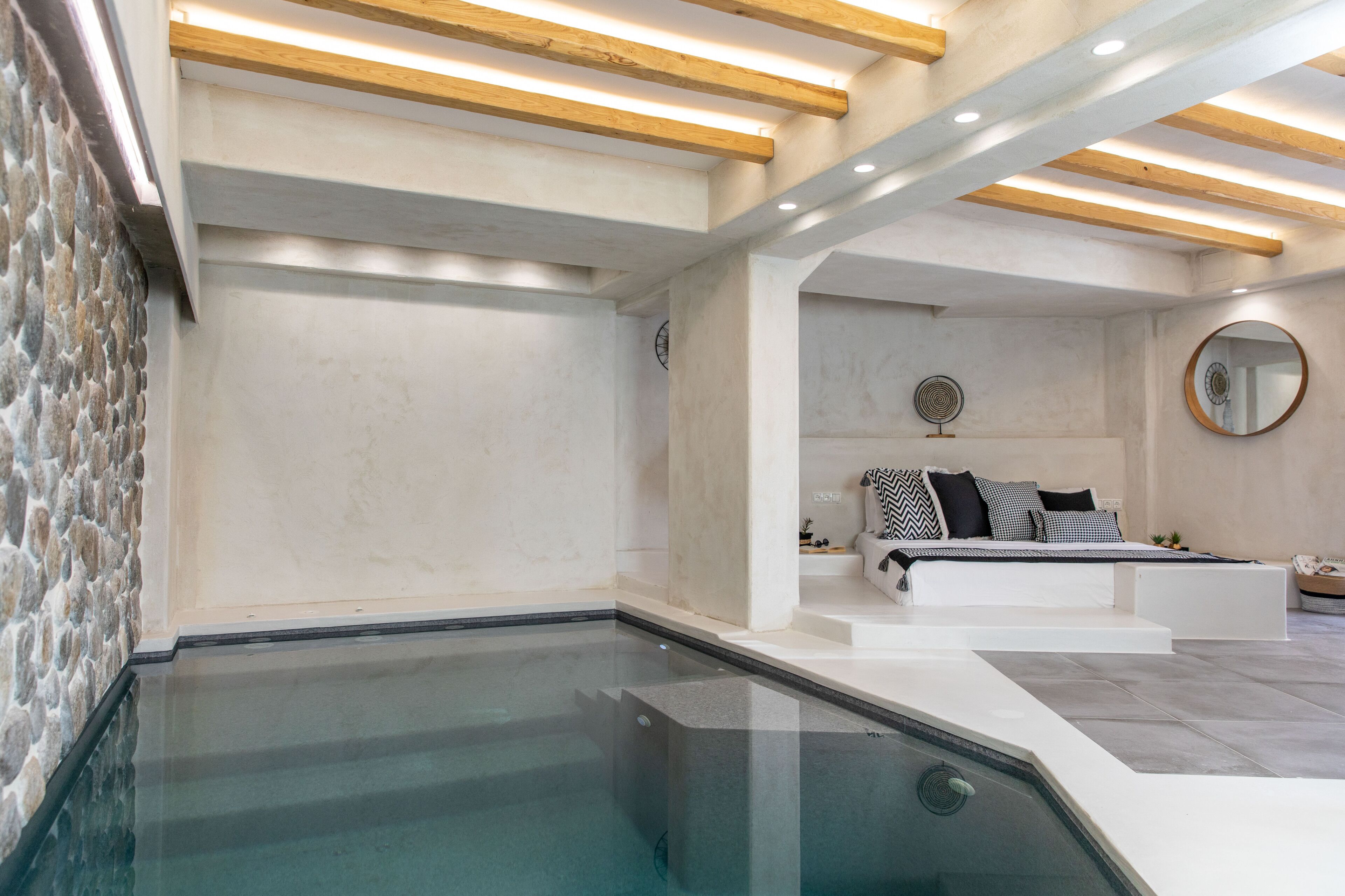 Honeymoon Studio Suite, 1 Katil Raja (King), Private Pool | Peralatan tempat tidur premium, peti besi dalam bilik, kalis bunyi 