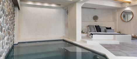 Honeymoon Studio Suite, 1 Katil Raja (King), Private Pool | Peralatan tempat tidur premium, peti besi dalam bilik, kalis bunyi