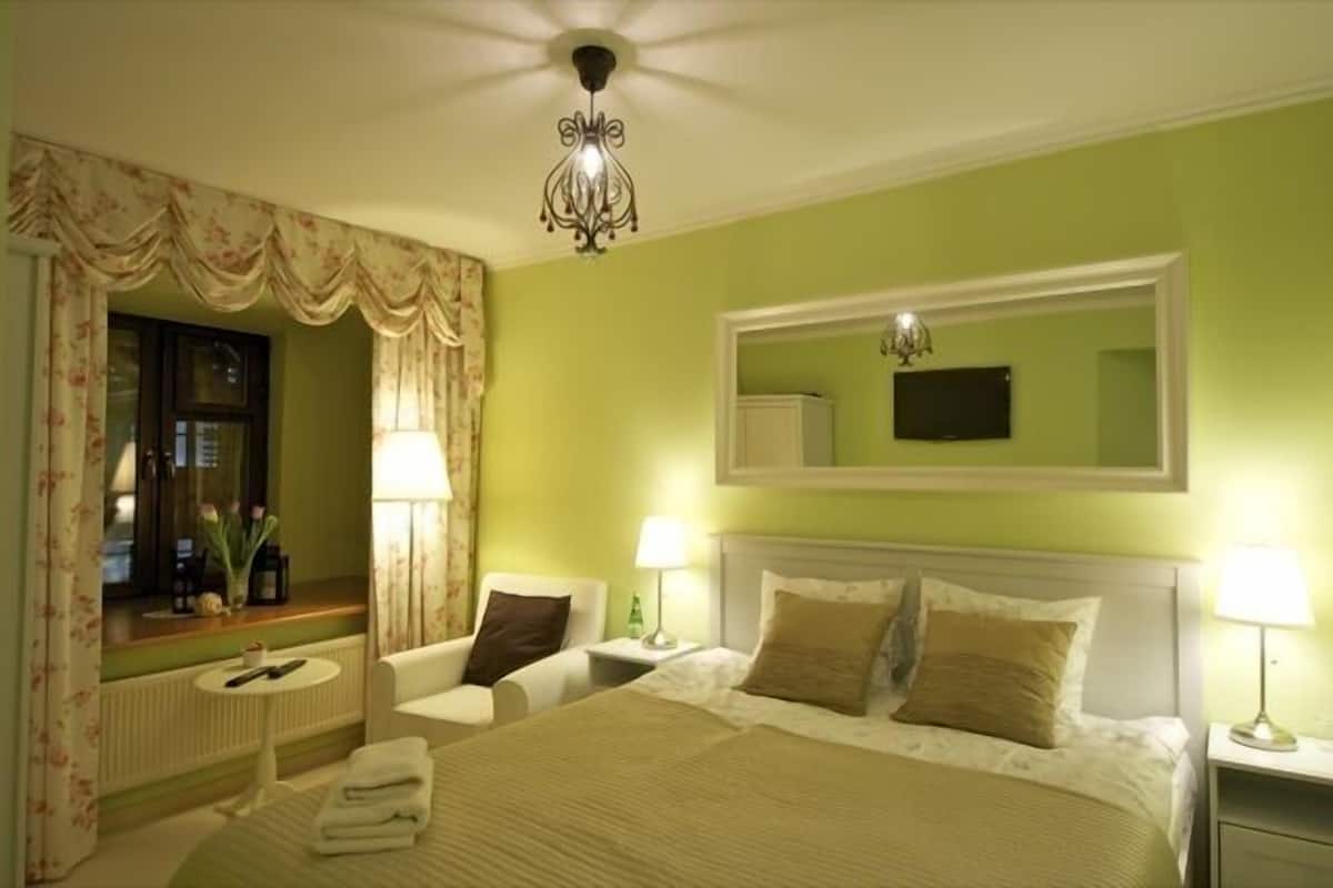 Tweepersoonskamer | Luxe beddengoed, individueel gedecoreerd, individueel gemeubileerd