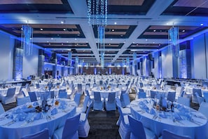 A large banquet hall with round tables set for dining, white chairs, and blue lighting. - Rezydencja Nosalowy Dwór (Zakopane)