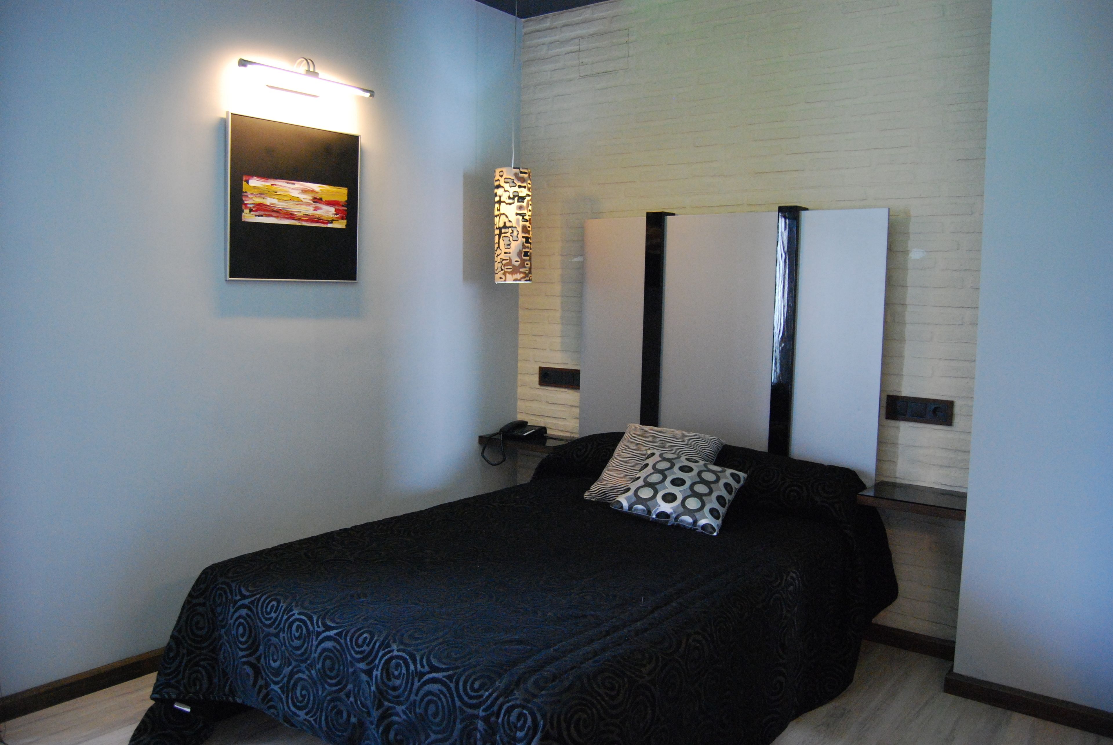 single room | in-room safe, individually decorated, individually furnished, desk