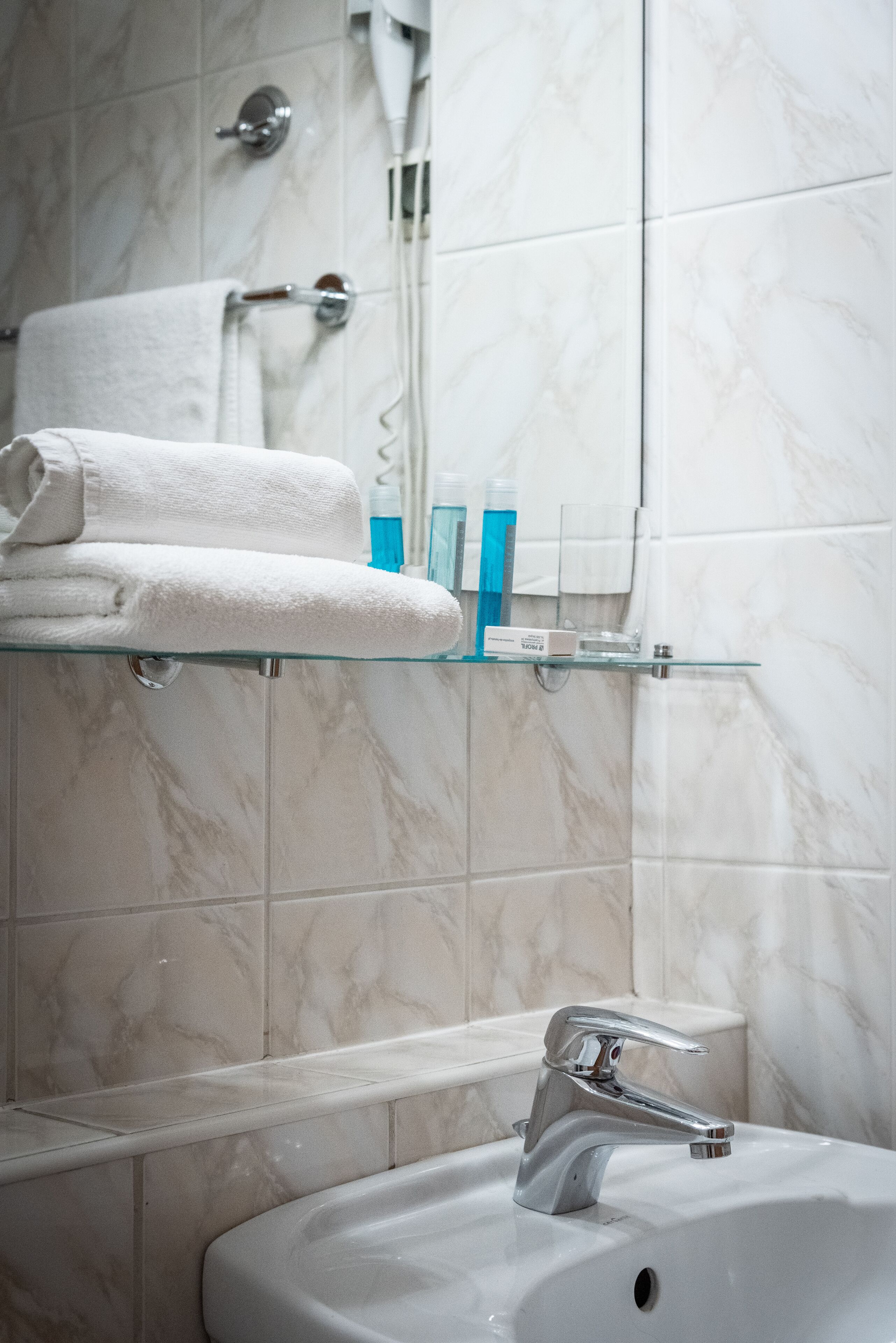 classic double room, mountain view | bathroom | shower, free toiletries, hair dryer, towels