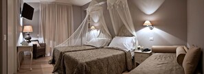 Superior Room | Egyptian cotton sheets, premium bedding, down duvets, minibar