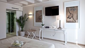 Suite, 2 soverom, bassengutsikt | Oppholdsområde