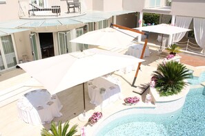 Outdoor pool, pool umbrellas