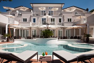 Piscina all'aperto, ombrelloni da piscina