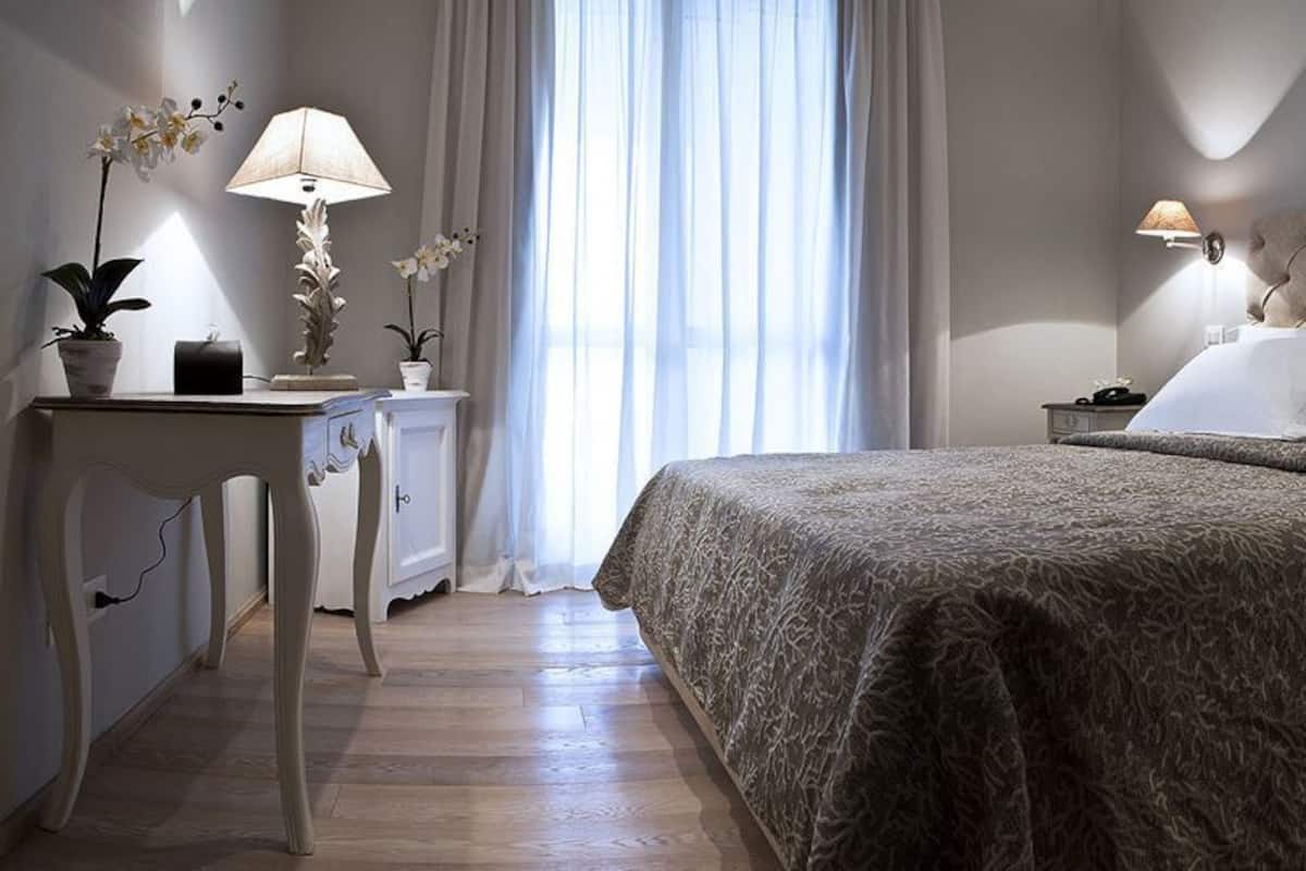 Classic Double Room, 1 Double Bed | Egyptian cotton sheets, premium bedding, down duvets, minibar