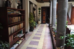Interior - Hotel Boutique Portal De Cantuña (Quito)