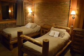 Habitación clásica doble, baño privado | Habitación infantil