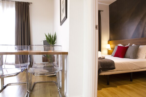 48-inch flat-screen TV with digital channels, TV, DVD player - Weflating Eixample (Barcelona)