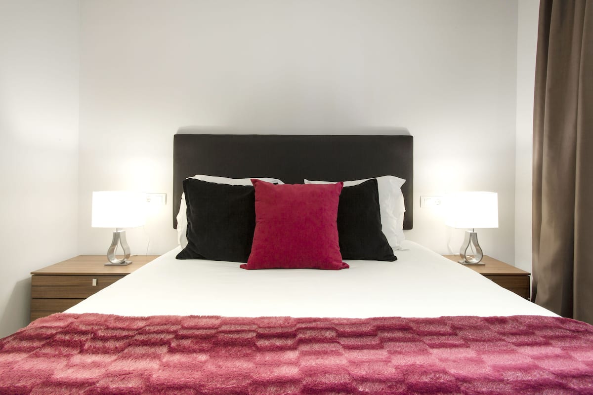 3 bedrooms, premium bedding, in-room safe, iron/ironing board