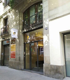 Front of property - Weflating Eixample (Barcelona)