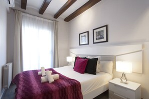 Premium bedding, in-room safe, iron/ironing board, cots/infant beds - Weflating Eixample (Barcelona)