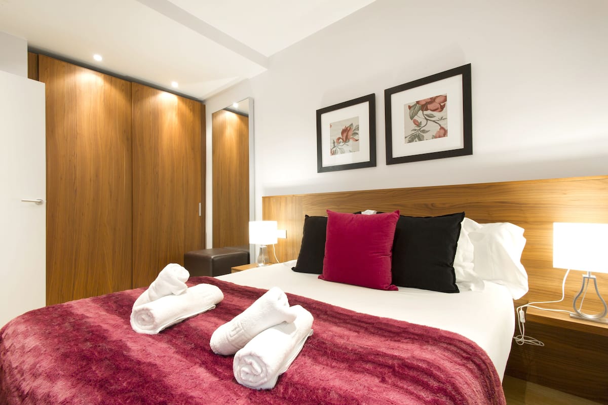 3 bedrooms, premium bedding, in-room safe, iron/ironing board