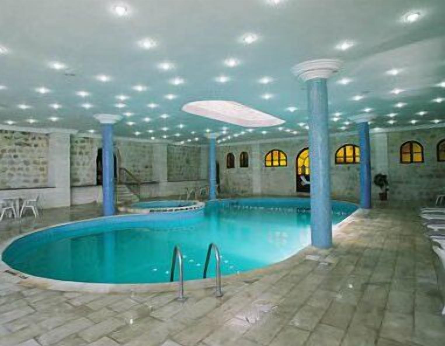 Piscine couverte