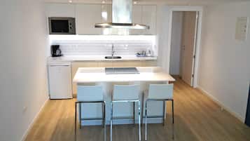 Coffee/tea maker, electric kettle, highchair