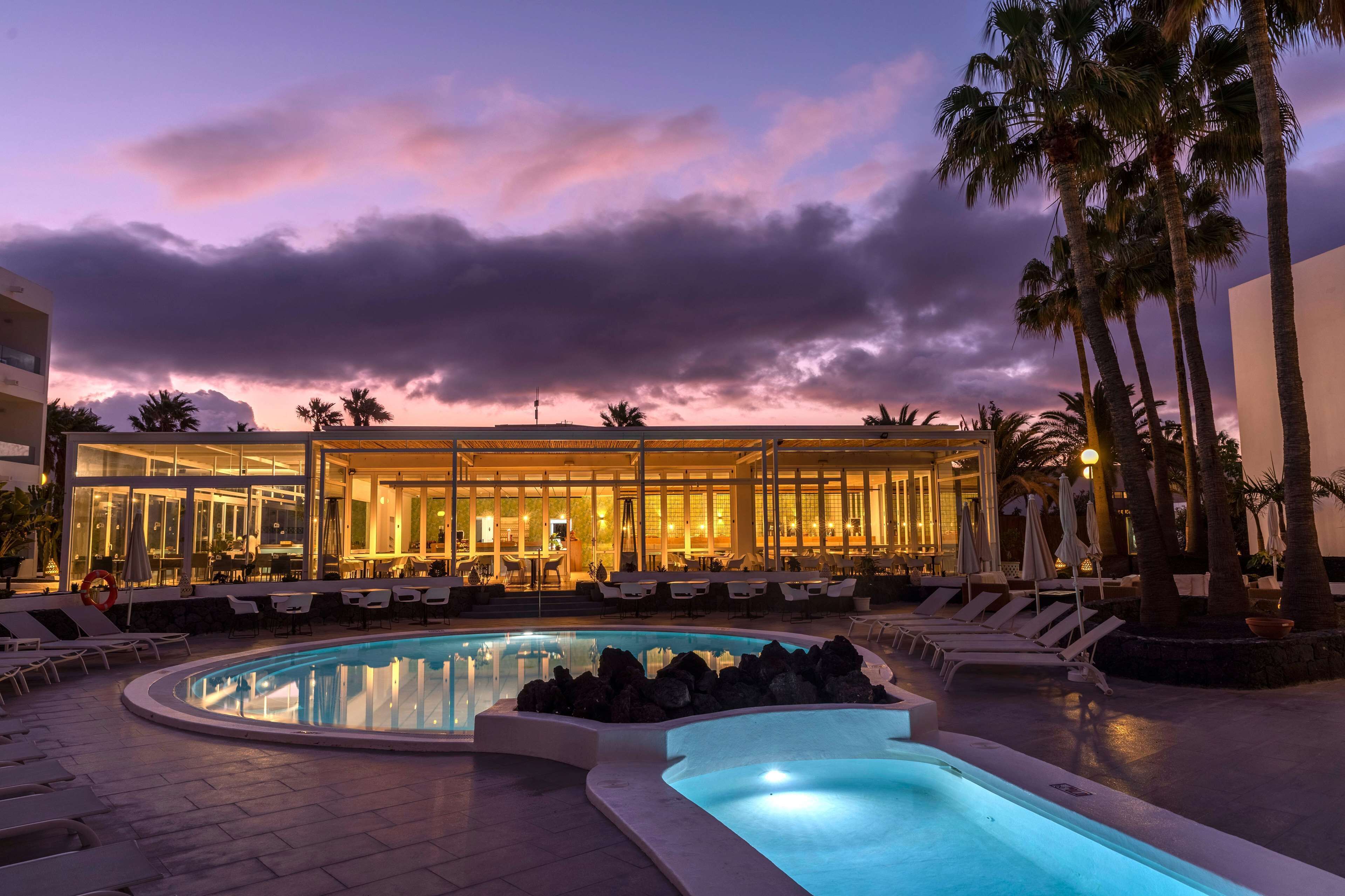 2 outdoor pools, open 10:00 am to 6:00 pm, pool umbrellas, pool loungers