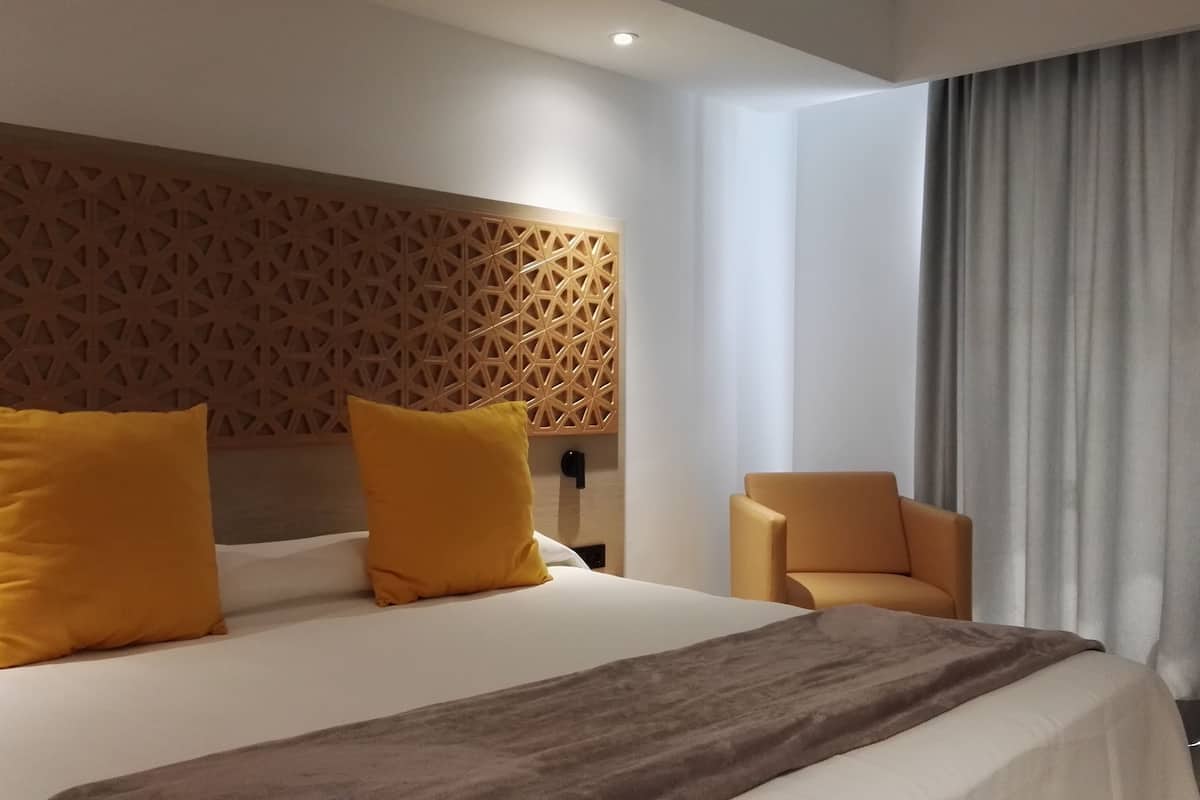 deluxe room (2 adults) | 1 bedroom, in-room safe, blackout curtains, iron/ironing board