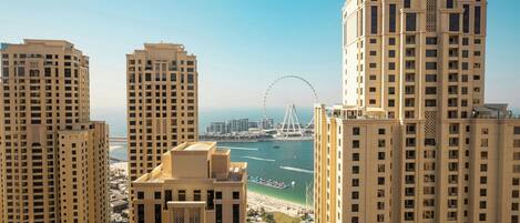 Ropa de cama de alta calidad y minibar