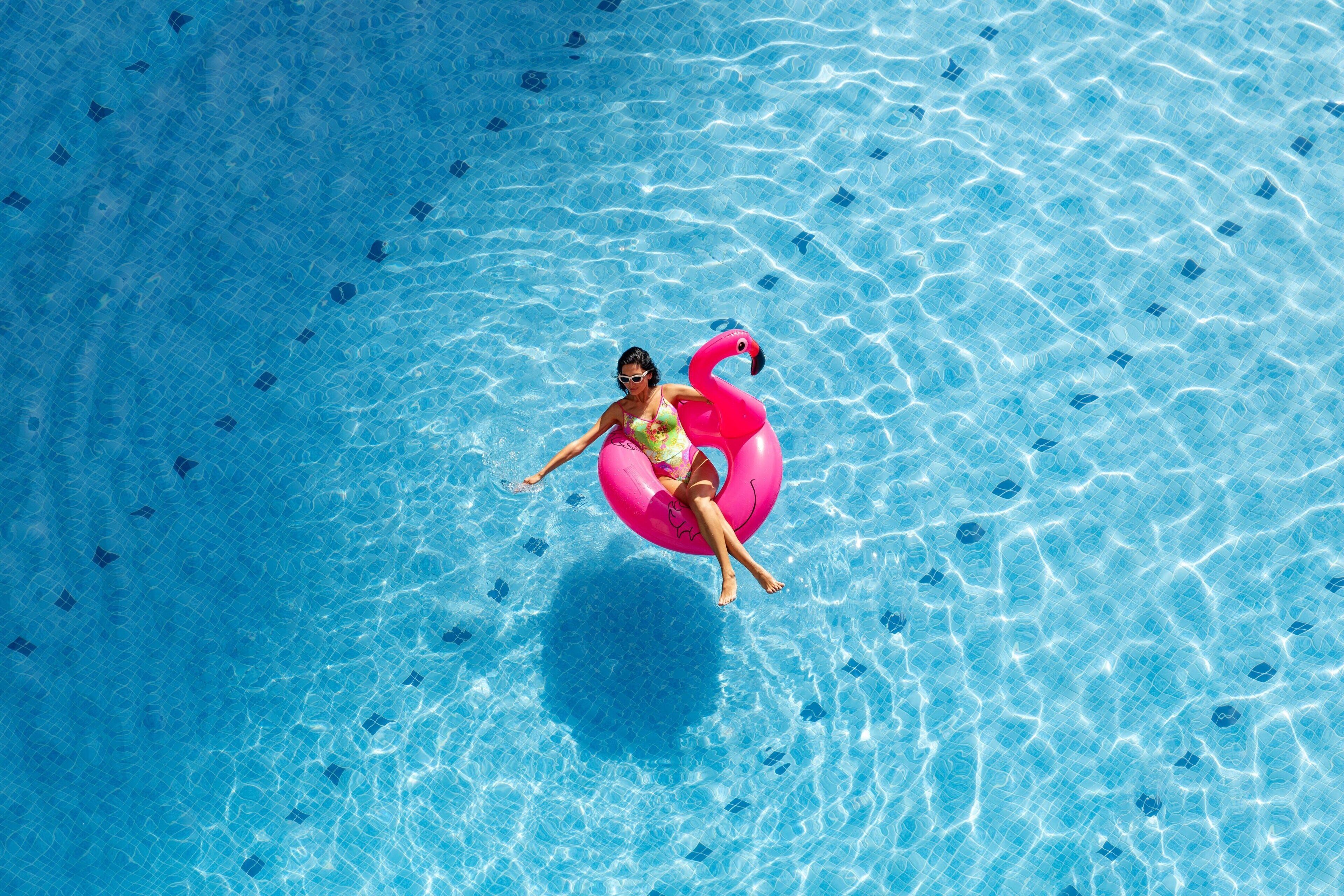 outdoor pool, pool loungers, lifeguards on site