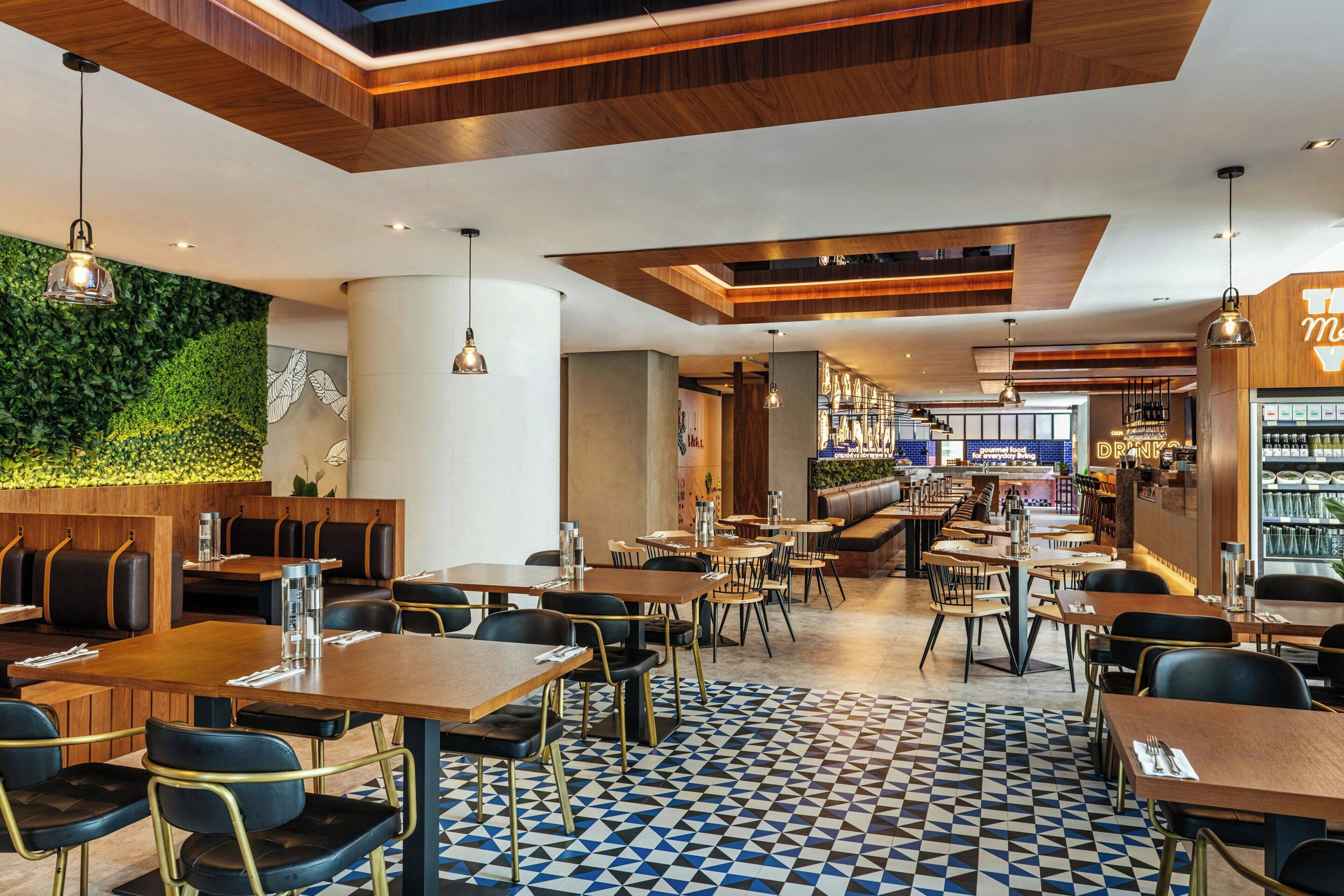 4 Restaurants; Frühstück, Mittagessen und Abendessen werden serviert