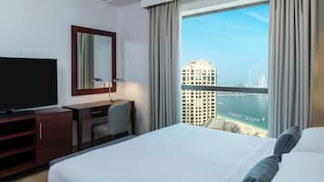 Suite, 4 slaapkamers, balkon | Luxe beddengoed, een minibar, een kluis op de kamer