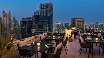 4 restaurants; breakfast, lunch, dinner, and brunch served