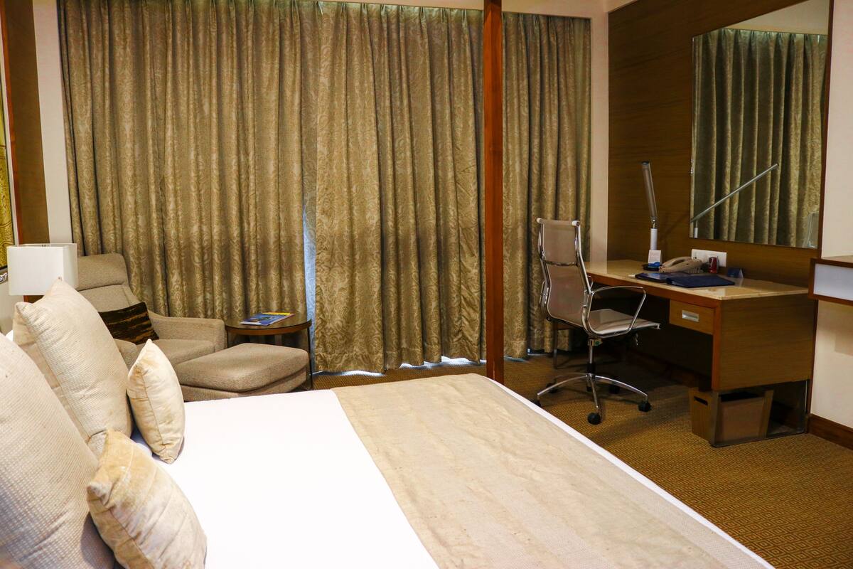 Seprai premium, selimut bulu angsa, dan tempat tidur Select Comfort